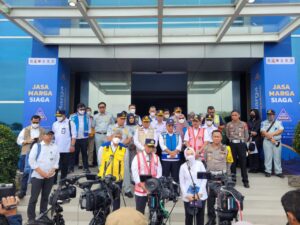 Read more about the article Pantau Arus Lalin Jelang Libur Nataru 2022/2023, Kepala BMKG Imbau Masyarakat Waspada Cuaca Ekstrem